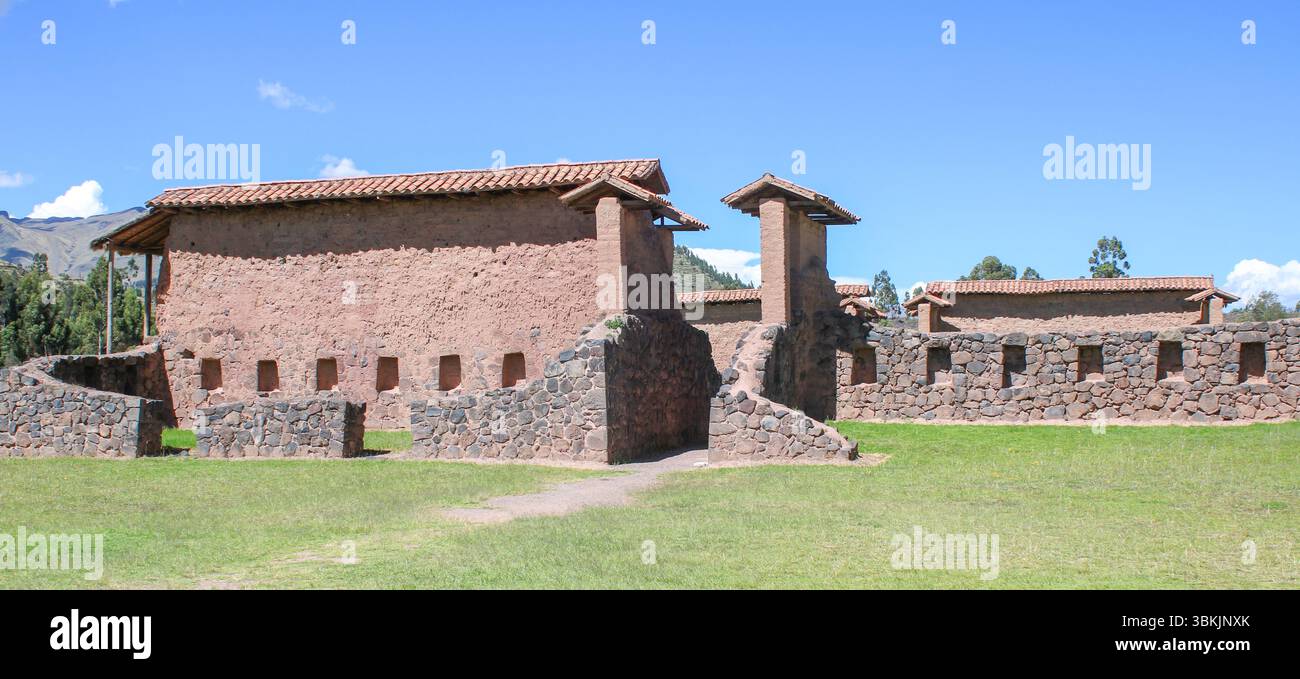 Historischer Tempel von Wiracocha, erbaut von Inka-Leuten für den höchsten Gott namens Wiracocha. Gelegen in Raqch`i in der Region Cusco von Peru Stockfoto